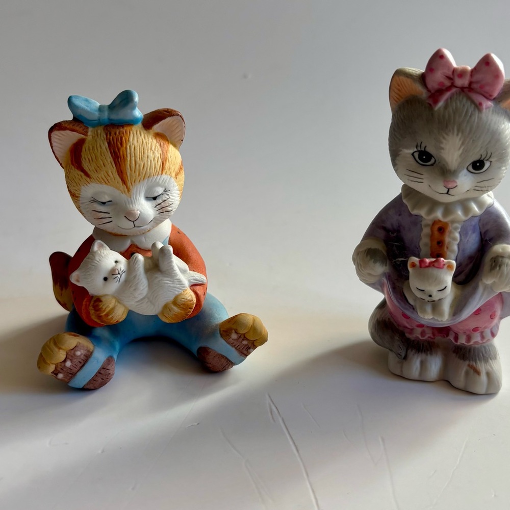 Vintage 1993 Bronson Collectibles Porcelain Cat Kitten Figurines set of 2